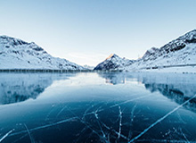 弹无虚发！邓肯-罗宾逊在训练师指导下进行专项三分球投射训练