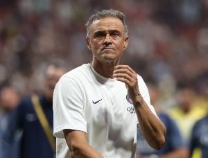 巴黎官方：恩里克遭遇自行车事故锁骨骨折，将接受手术治疗