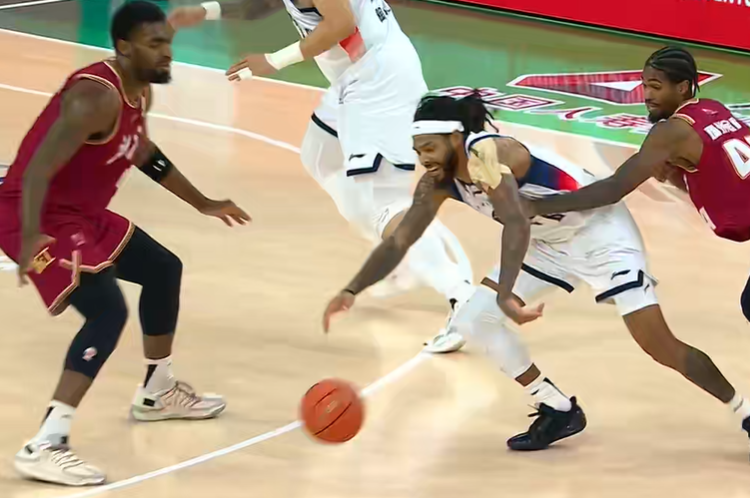 星空体育官方入口-陈林坚制胜三分!山东男篮淘汰浙江,晋级四强,鲍威尔21分救赎