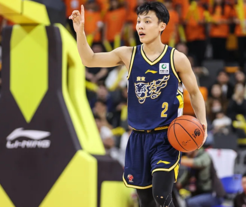 星空体育-0分+0分+4分！广东王牌后卫第二阶段越打越差，杜锋真是高估他了